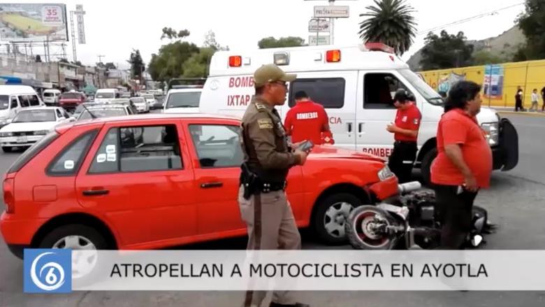 Choque entre auto particular y motoneta en avenida Cuauhtémoc