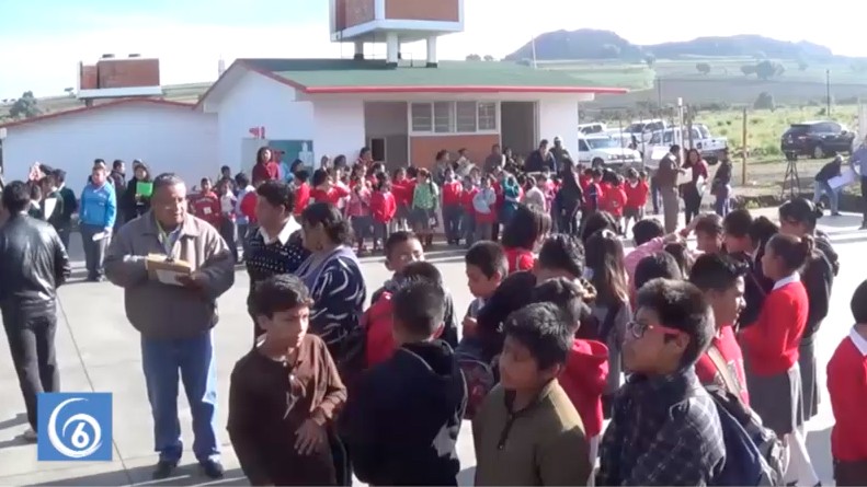 Se inauguran dos aulas en la primaria 2 de octubre de la colonia Julio López Chávez