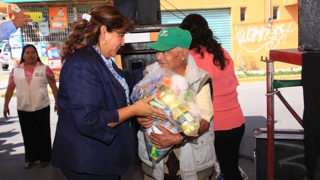 Gobierno de Chimalhuacán entrega apoyos a grupos vulnerables