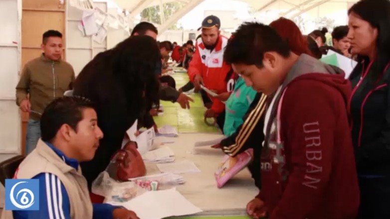Estudiantes de Chimalhuacán reciben apoyos de becas por parte del ayuntamiento 