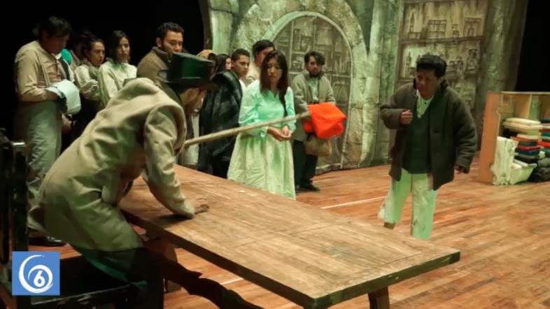 Se presenta obra de teatro Los Tejedores en el auditorio In Xóchitl In Cuicatl 