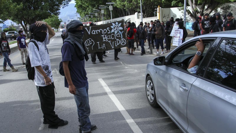 CNTE continúa con los bloqueos en Oaxaca