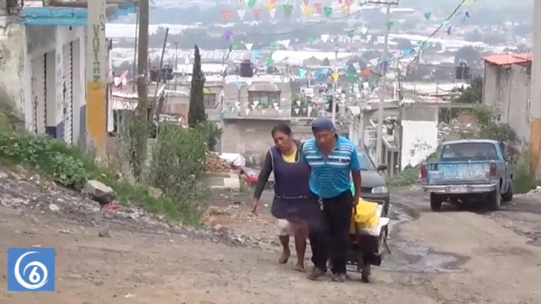 Carencia de servicios básicos en la colonia Lomas de San Isidro en Los Reyes La Paz