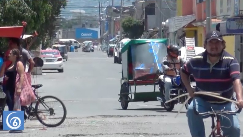 Moto taxistas de Valle de Chalco solicitan repavimentación de la avenida Ignacio Pavón 