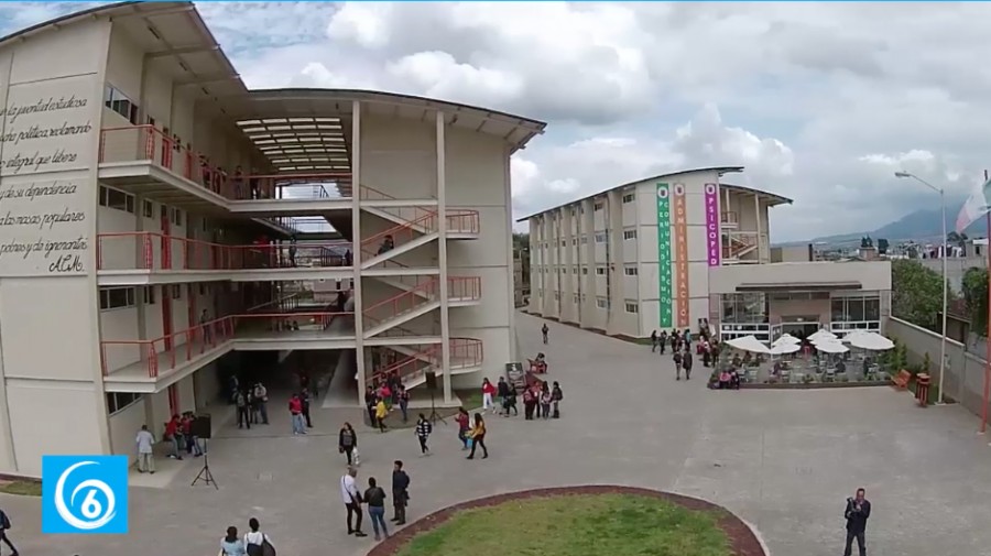 La periodista Nydia Egremy Pinto visitó el Centro Universitario Tlacaélel