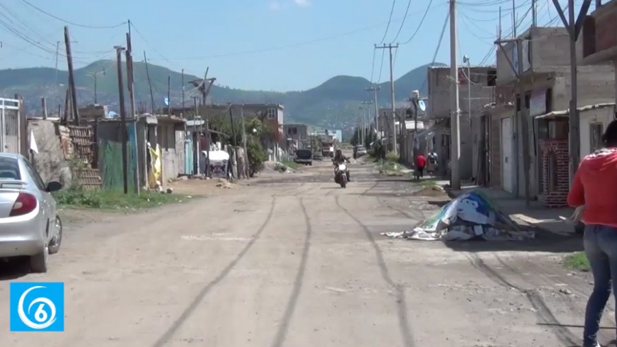Vecinos de la colonia Clara Córdova en Chalco, piden pavimentación de calles 