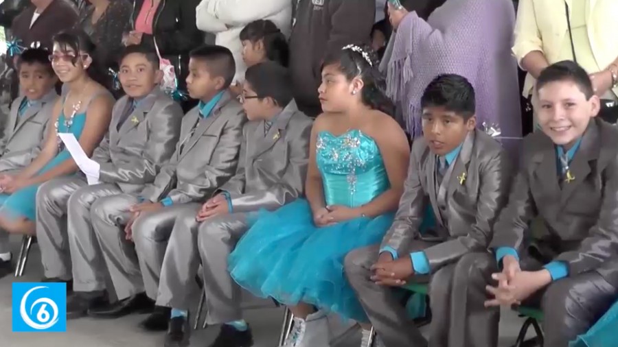 Ceremonia de clausura de ciclo escolar en la primaria Rafael Ramírez