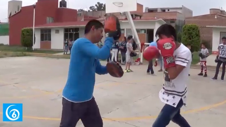 Jóvenes y niños pugilistas reciben apoyo del municipio para seguir entrenando en el deportivo Los Encinos 