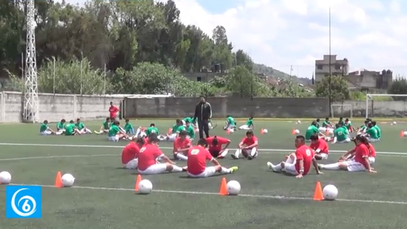 Convivencia entre niños y adolescentes con ex jugadores profesionales del fútbol