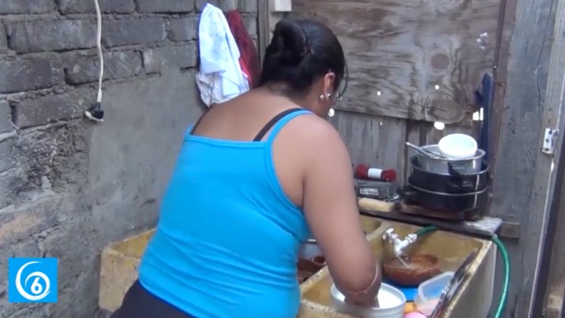 Habitantes de la colonia Alcanfores de Chalco denuncian la falta de agua en sus hogares 