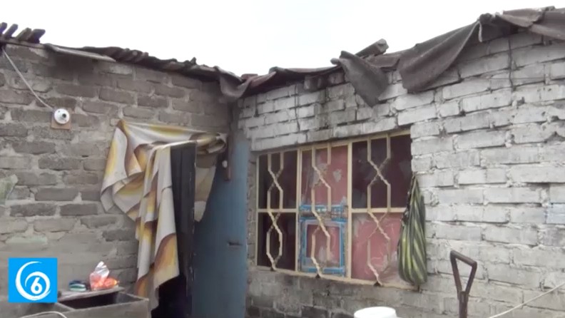 Familia pide apoyo a las autoridades de Chalco por temor a derrumbe de su casa