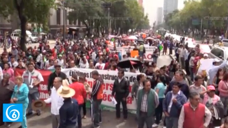 Protestan 10 mil persona ante el senado de la república por ataques de funcionarios panistas al proyecto CERAO en Chimalhuacán