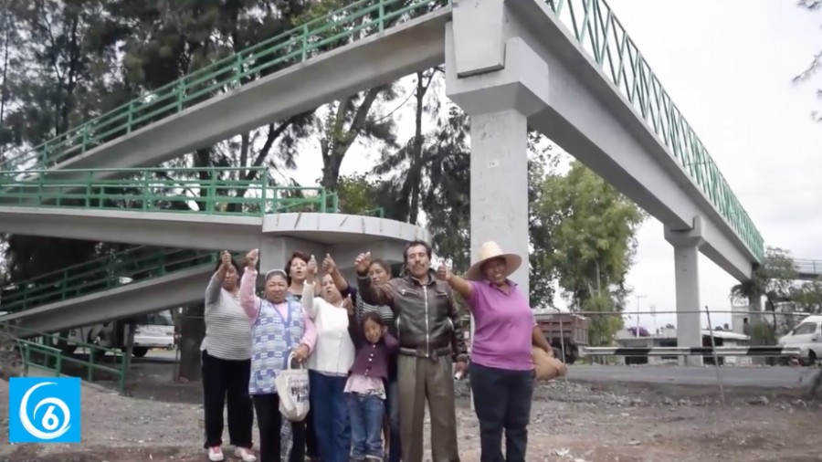 Habitantes de la colonia Guadalupe Victoria en Texcoco, ya cuentan con puente peatonal
