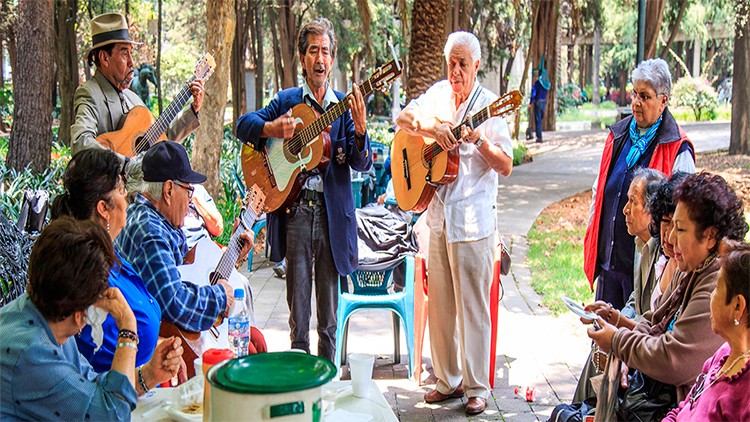 Se preparan para el próximo festejo del Día del Abuelo