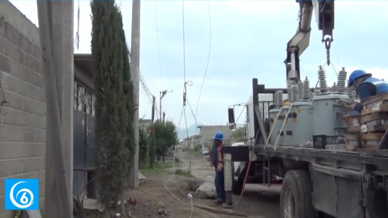Se realizan trabajos para la introducción de red eléctrica en la colonia Humberto Vidal en Chalco