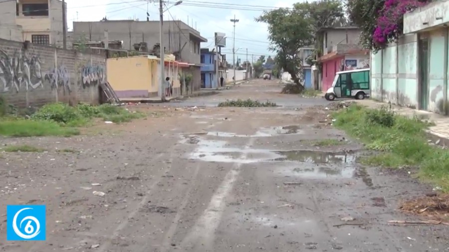 Vecinos de la calle Iturbide en Valle de Chalco, solicitan pavimentación de la calle