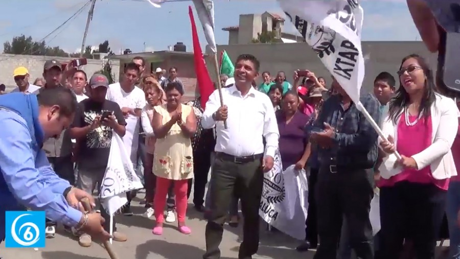 Banderazo de introdución de drenaje en la colonia Rosa de Castilla en Coatepec