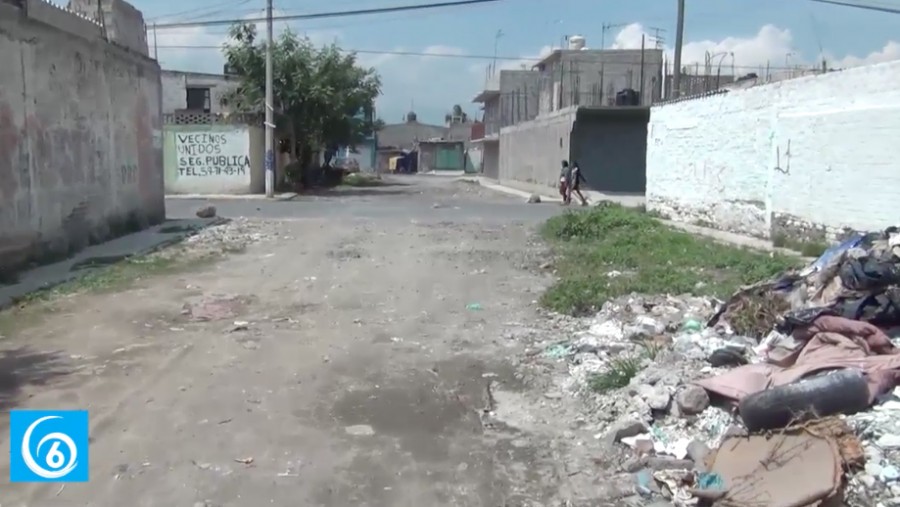 Vecinos de la colonia María Isabel en Valle de Chalco piden pavimentación