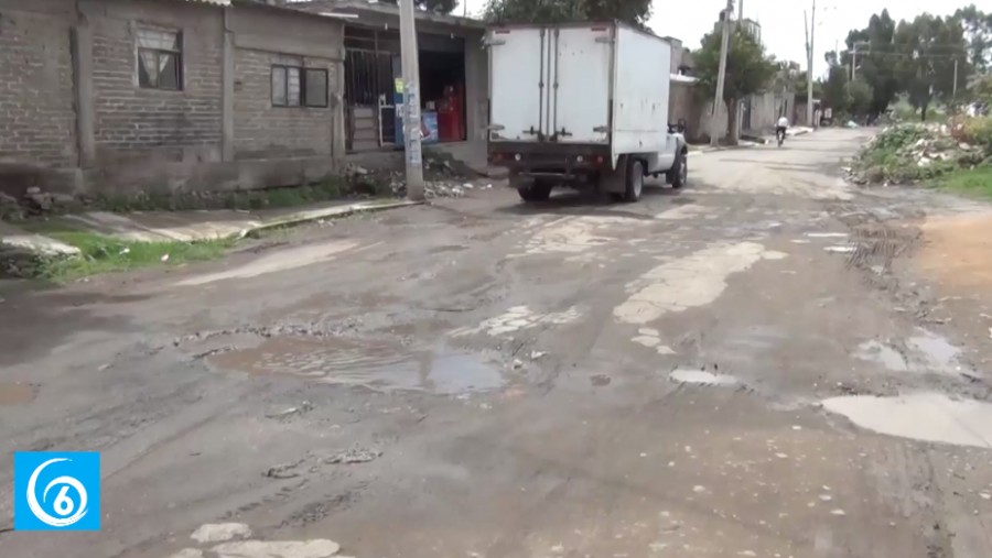 Malas condiciones prevalecen en la avenida Emiliano Zapata de la colonia San Miguel Xico