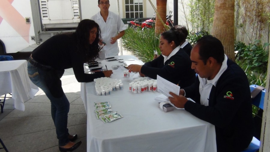 Se lleva a cabo jornada de mastografías en la explanada de Chalco