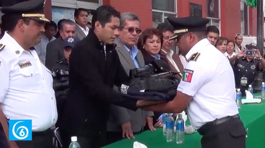 El presidente de Ixtapaluca realizó entrega de unidades y equipamiento para la Policía Municipal