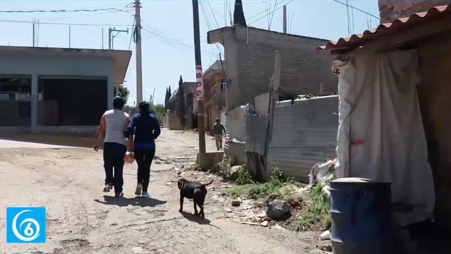 Habitantes de la calle Toronja, solicitan drenaje y pavimentación