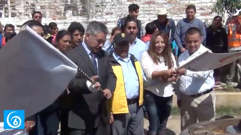 Banderazo de pavimentación en la calle Pino colonia Carlos Salina de Gortari en Valle de Chalco