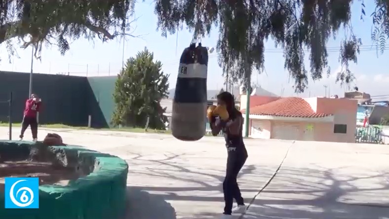 Clases de box y próximos torneo en el gimnasio polivalente del Tejolote