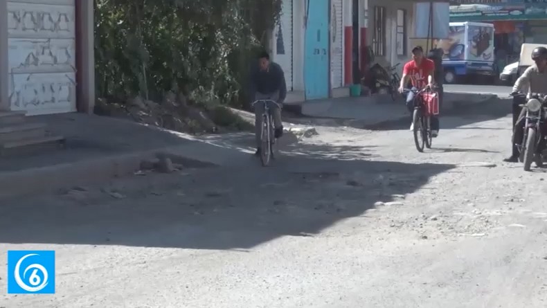 Vecinos de la colonia La Magdalena en La Paz solicitan pavimentación de sus calles