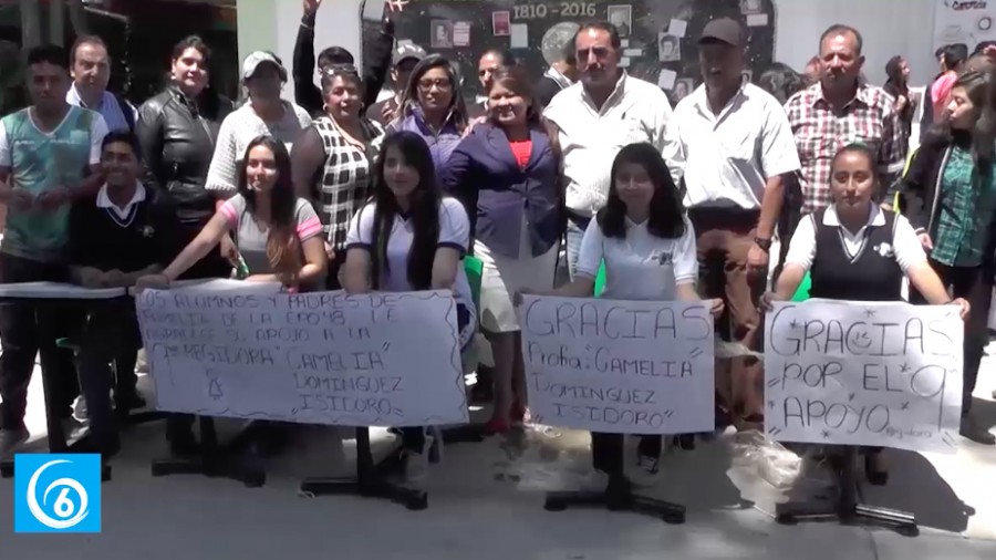 IX Regidora de Ecatepec entrega mesa-bancos en EPO No.48