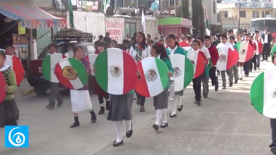 Se realiza homenaje y desfile en la colonia Fraternidad Antorchista en Chalco