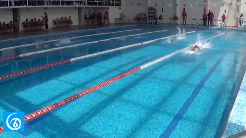 Realizan competencias de natación en la alberca de Cuatro Vientos