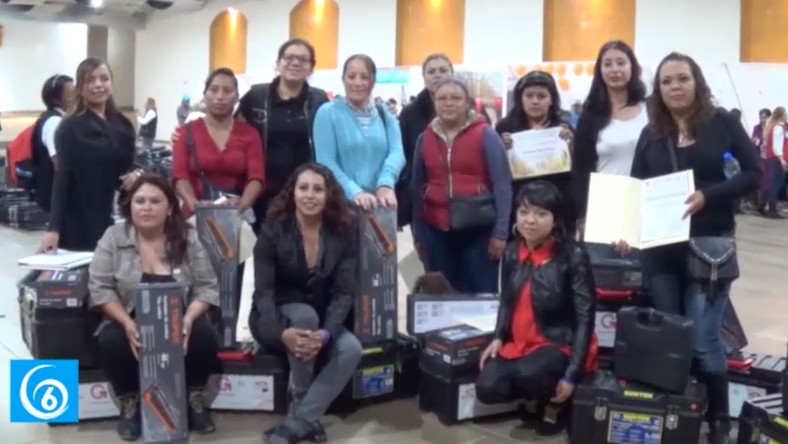 Mujeres de Ixtapaluca recibieron kit de herramientas del programa Mujeres en la construcción