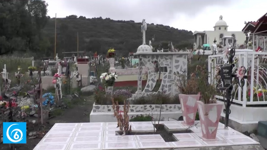 El Gobierno de Valle de Chalco realiza limpieza del panteón de Xico
