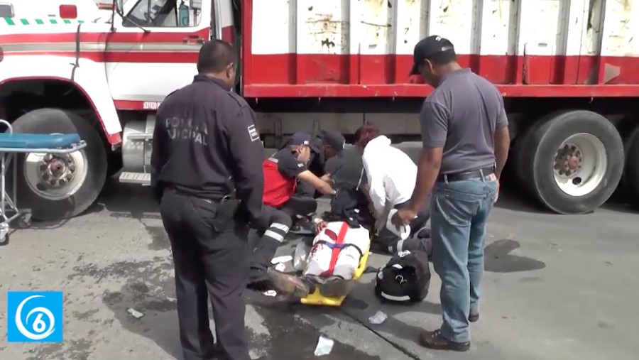 Accidente el día de ayer en la carretera México-Puebla entre motociclista y camión de carga
