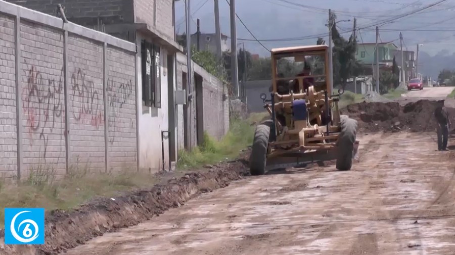 Pavimentan solo la mitad de la avenida Santa María, habitantes exigen cumplan con la totalidad de la obra