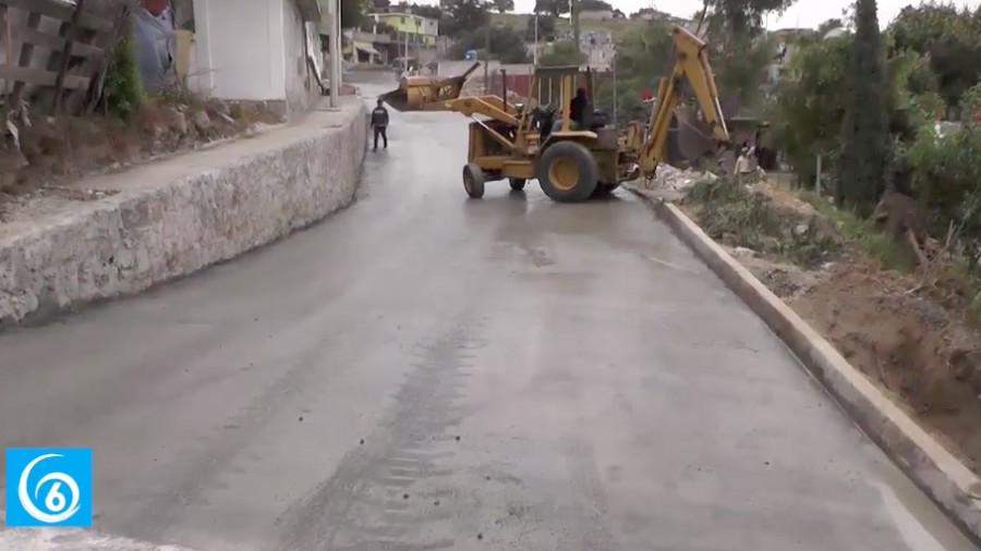 A  punto de concluir los trabajos de pavimentación de la calle Pirules en la colonia Chocolines