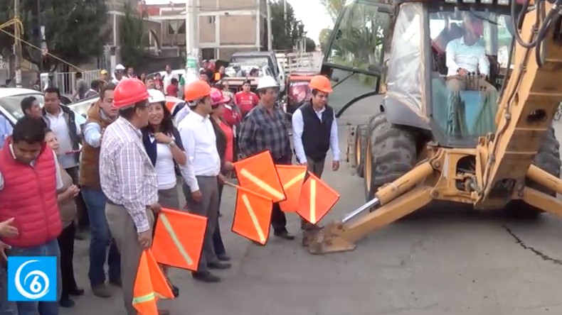 Pavimentación de calles en la colonia La Venta