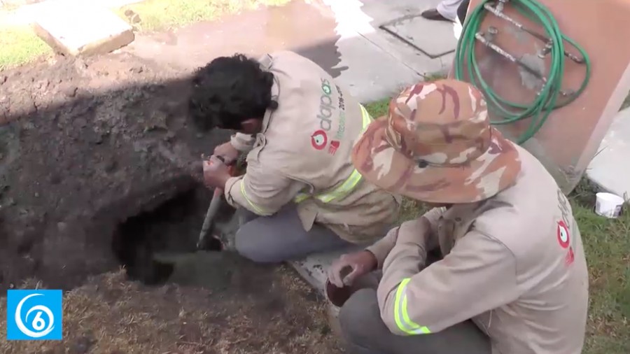 Personal de ODAPAS Ixtapaluca reparan fuga de agua potable en San Buenaventura