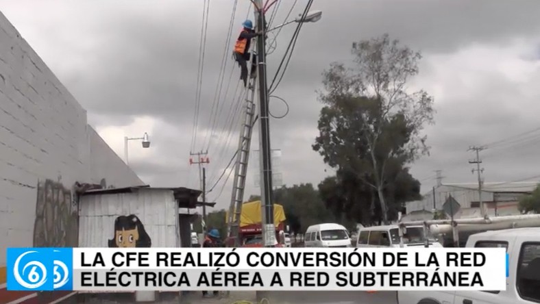 La CFE realiza trabajos de retiro de red eléctrica aérea en la carretera federal México-Puebla