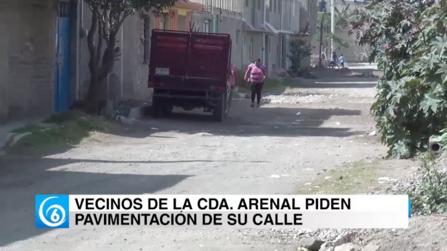 Vecinos de la calle Arenal en Los Reyes La Paz, solicitan pavimentación de su calle