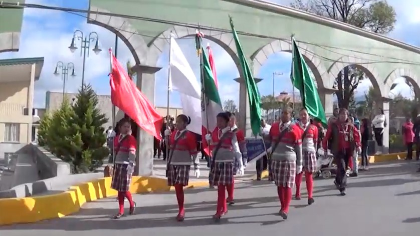 El poblado de Coatepec realizó desfile e inauguración de canchas de frontón