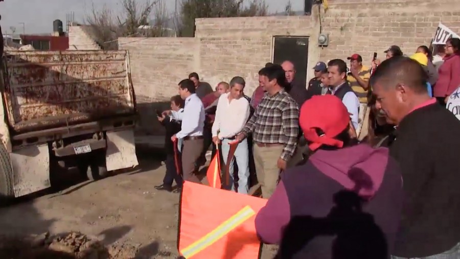 Inicio de pavimentación en la calle Cañada de la colonia Jiménez Cantú