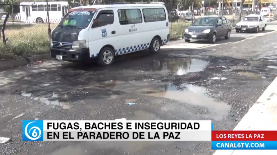 Continúan fugas de agua, baches y asaltos en el paradero de Los Reyes La Paz