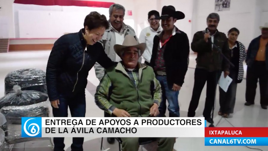 La diputada federal Maricela Serrano, entregó apoyos para agricultores del poblado Ávila Camacho