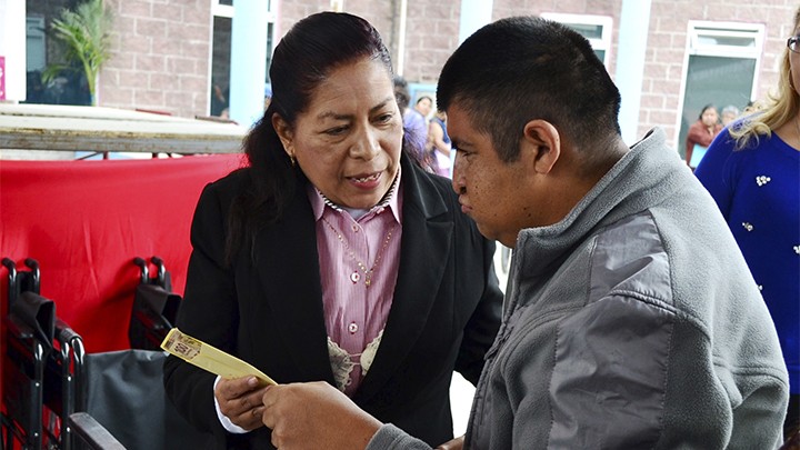 Chimalhuacán beneficia a persona con capacidades diferentes