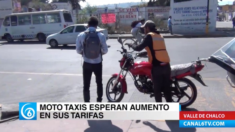 Moto taxista de Valle de Chalco a la espera del incremento en el costo del pasaje