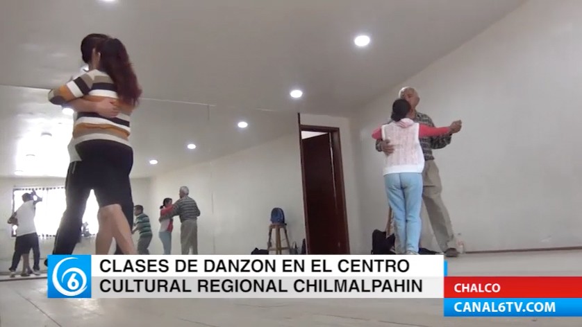 Clases de danzón en el Centro Cultural Regional Chimalpahin