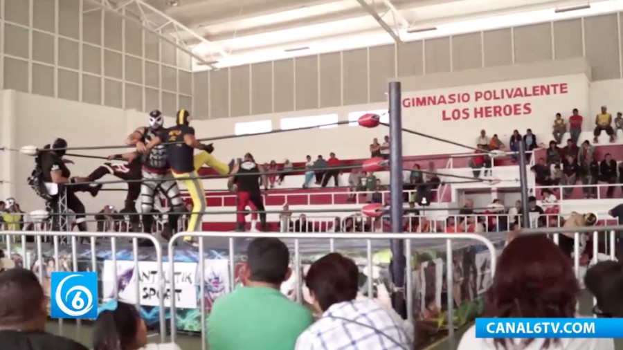 IMCUFIDE de Ixtapaluca realizó función de lucha libre en el polivalente de Los Héroes