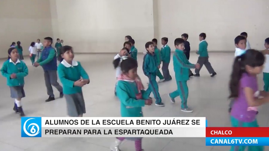Alumnos de la primaria Benito Juárez de Chalco ensayan rumbo a espartaqueada